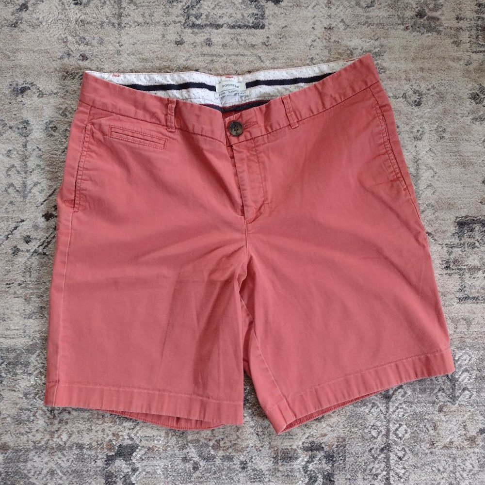 Docker shorts slightly curvy - size 10 - women's